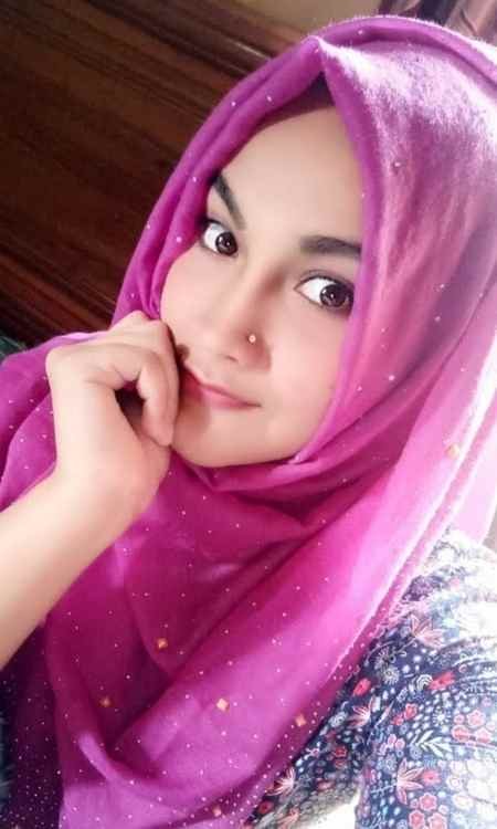 Extremely cute Muslim babe www xxx desi showing bf mms