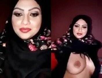 Paki milf aunty wwwsex pakistan showing big tits nude mms