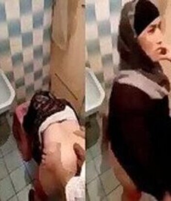 Paki-mature-bhabi-pakistani-porm-fucking-in-public-bathroom.jpg