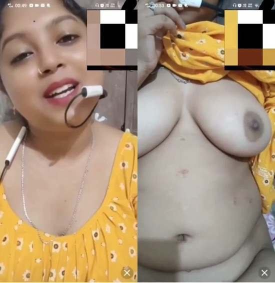 Indian-Desi-xxx-with-bhabii-Shows-her-Big-Juicy-Boobs-on-live-cam.jpg