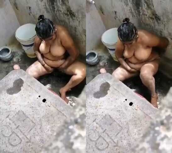 village-bbw-bhabi-x-xx-video-Bathing-Secretly-Recorded-mms.jpg